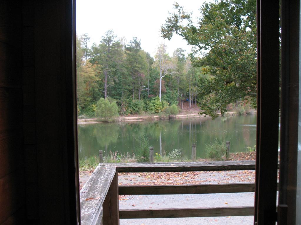 Forest Lake Camping Resort Lakefront Cabin 1 Advance Zewnętrze zdjęcie